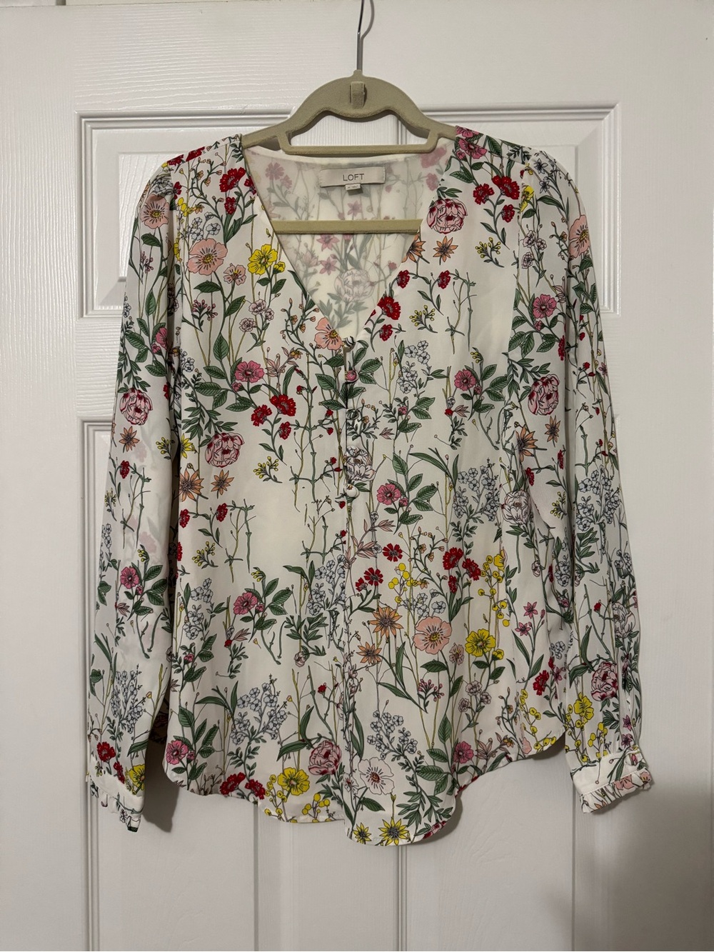LOFT Cream Floral V-Neck Button-Front Blouse